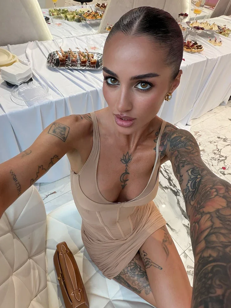 Schickes Einfarbiges Ärmelloses Bodycon-Minikleid Sexy V-Ausschnitt Plissierter Taille Fischgrätenrock Trendiges Sommer-Party-Club-Urlaubskleid – Detail 5