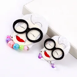 Cute Glasses Celebrity Lady Acrylic Small Brooch Pins Cartoon Elizabeth II Figure Badges Brooches for Women Jewelry Accessories