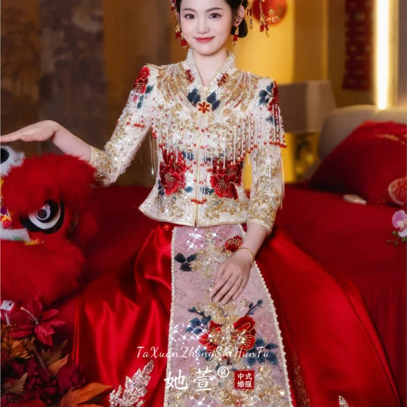 Nueva ropa de lujo para brindar de estilo chino elegante y a la moda.