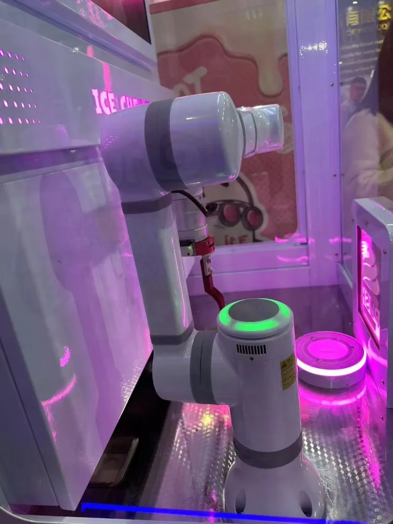 Freshly Made Ice Cream Vending Machine Robotic Arm Scan Enjoy Millimeter Precise Custom