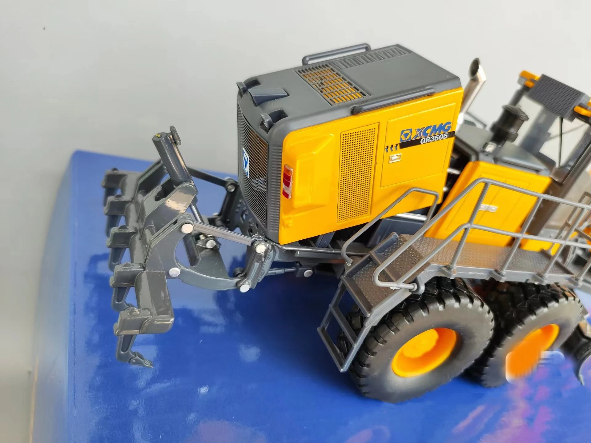 1:35 Scale XCMG GR3505 Motor Grader Engineer Machinery Model DieCast Toy gift Decoration