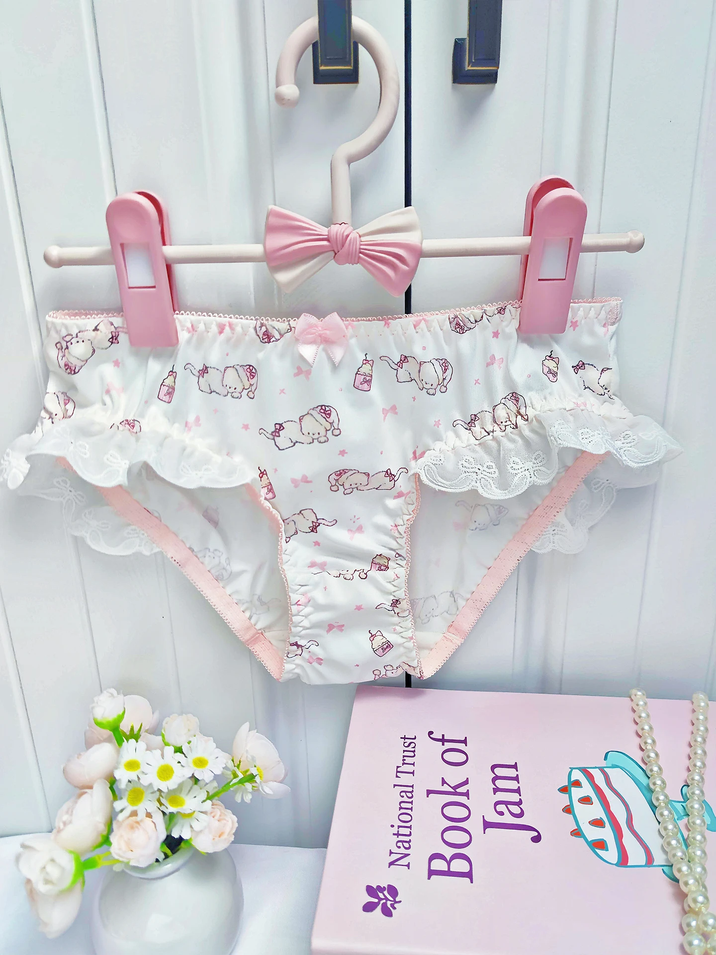 Japanese Style Kitten Milk Silk Girl Bow Underwear Sweet And Comfortable Hip Hugging Lace Triangle Pants 2025 Thin Version