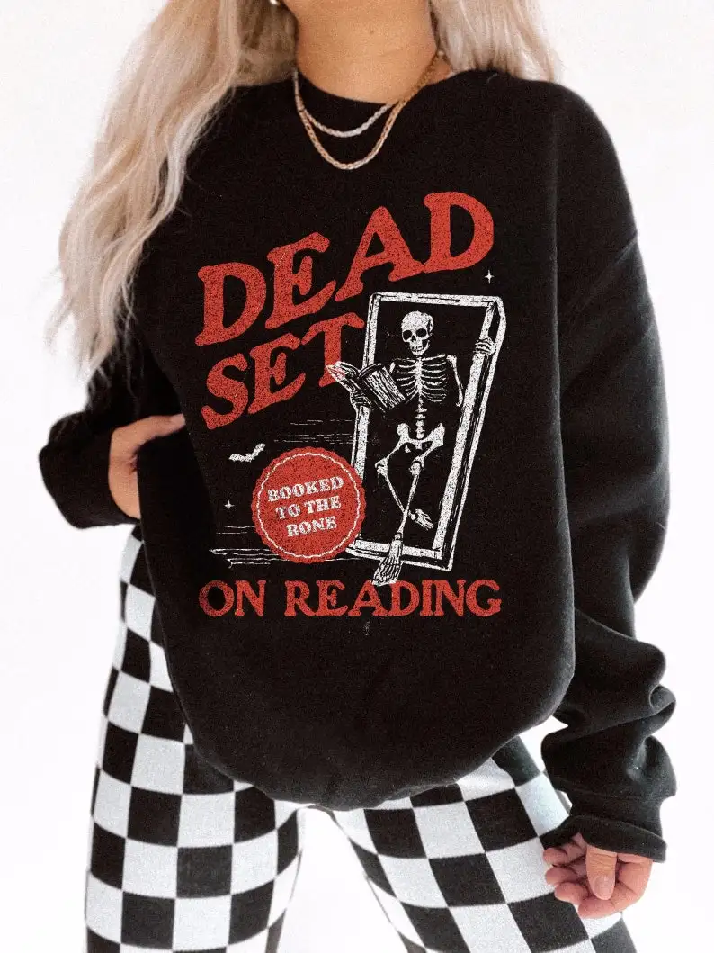 

Skeleton Reading Books Sweatshirt Spooky Reader Cute Halloween Bookish Crewneck for Lover Funny Teacher RIP Letters Pullover