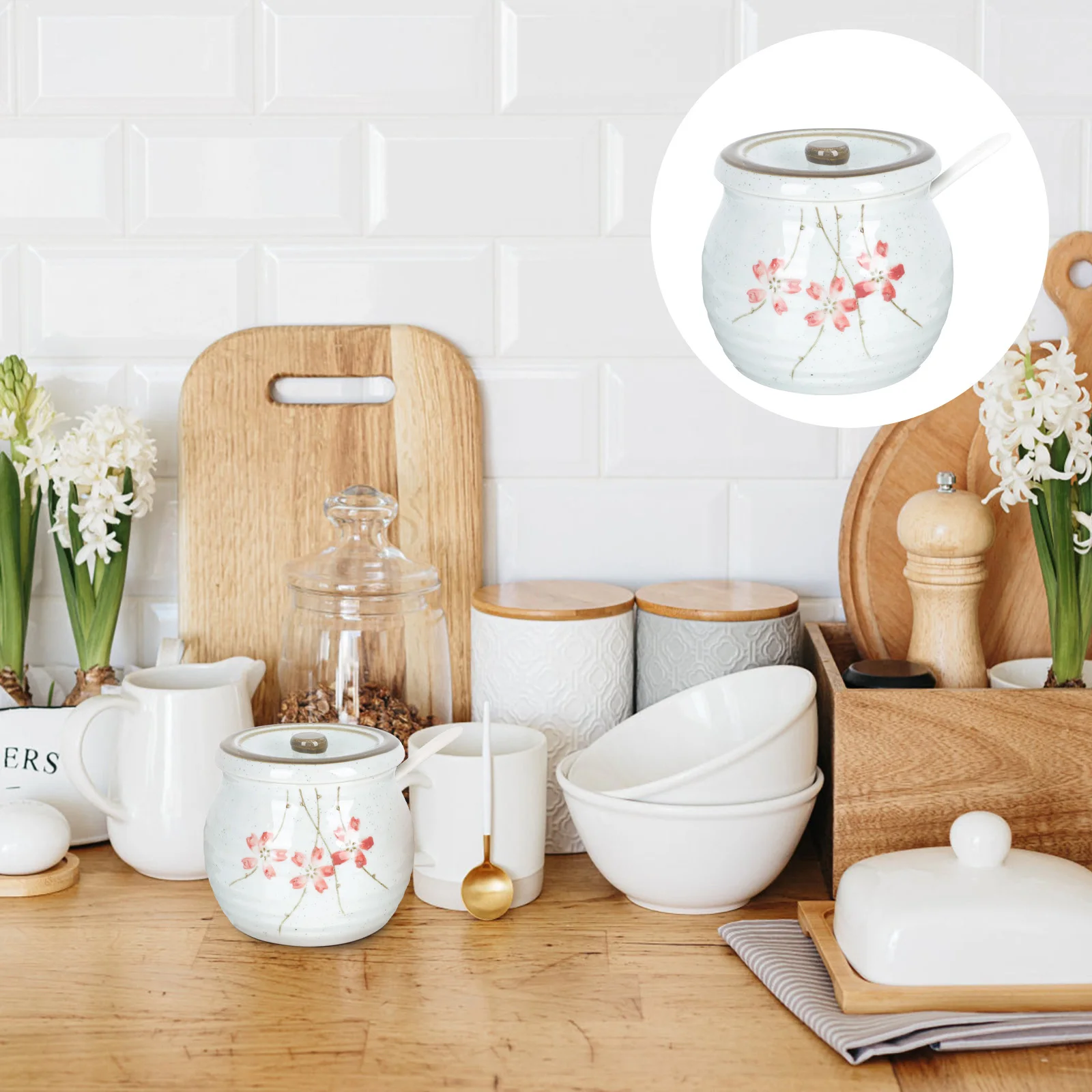 

Ceramic Storage Container Delicate Sauce Jar with Scoop Multi-Function Ceramic Kitchen Supply Seasoning Container