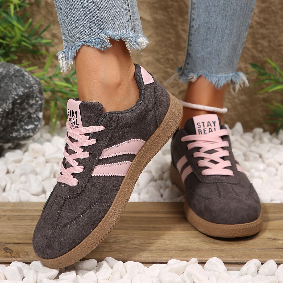 2026 Herbst Damenmode Wildleder-Sneaker mit Doppelschnallen-Metalldetails Leichte Atmungsaktive Bequeme Freizeitschuhe – Detail 7