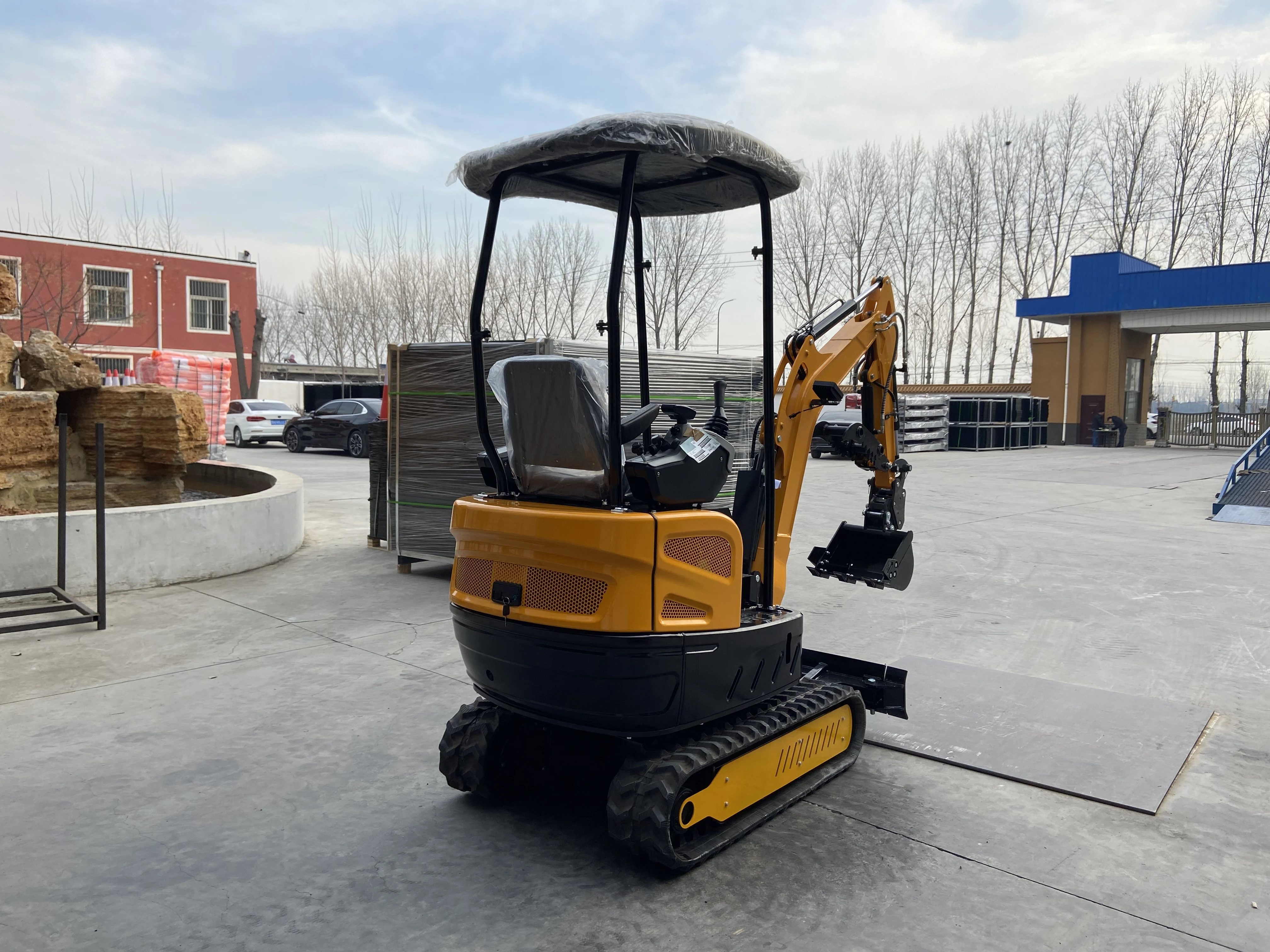 

Продается мини-гидравлический экскаватор 1,8 тонны с ковшом, скидка 60% гусеничного экскаватора поставляется с гарантией 1 год.