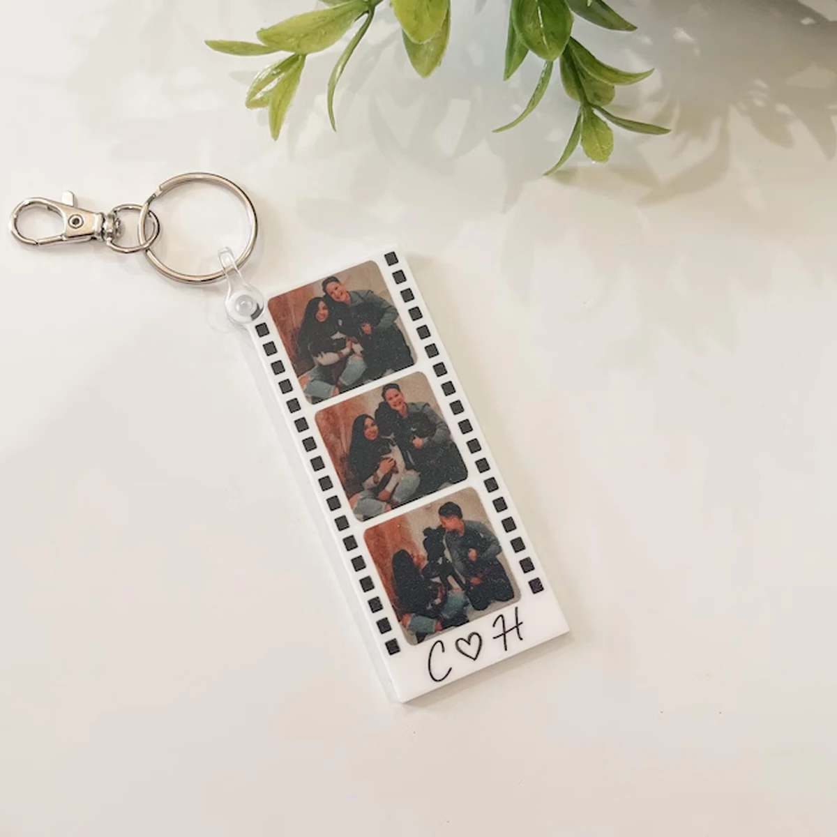 Personalisierter Schlüsselanhänger mit Foto-Streifen | Valentinstagsgeschenk für Ihn | Valentinstagsgeschenk für Sie | Geschenke für Paare | Geschenk für den Freund | Geschenk für die Freundin – Detail 4