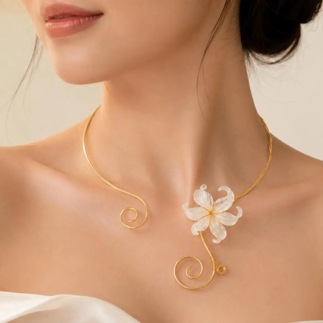 Fashion Wire Wrapped Spiral Torque Choker for Women, Gold Plated Iris Flower Collar Necklace, Avant-Garde Statement Jewelry