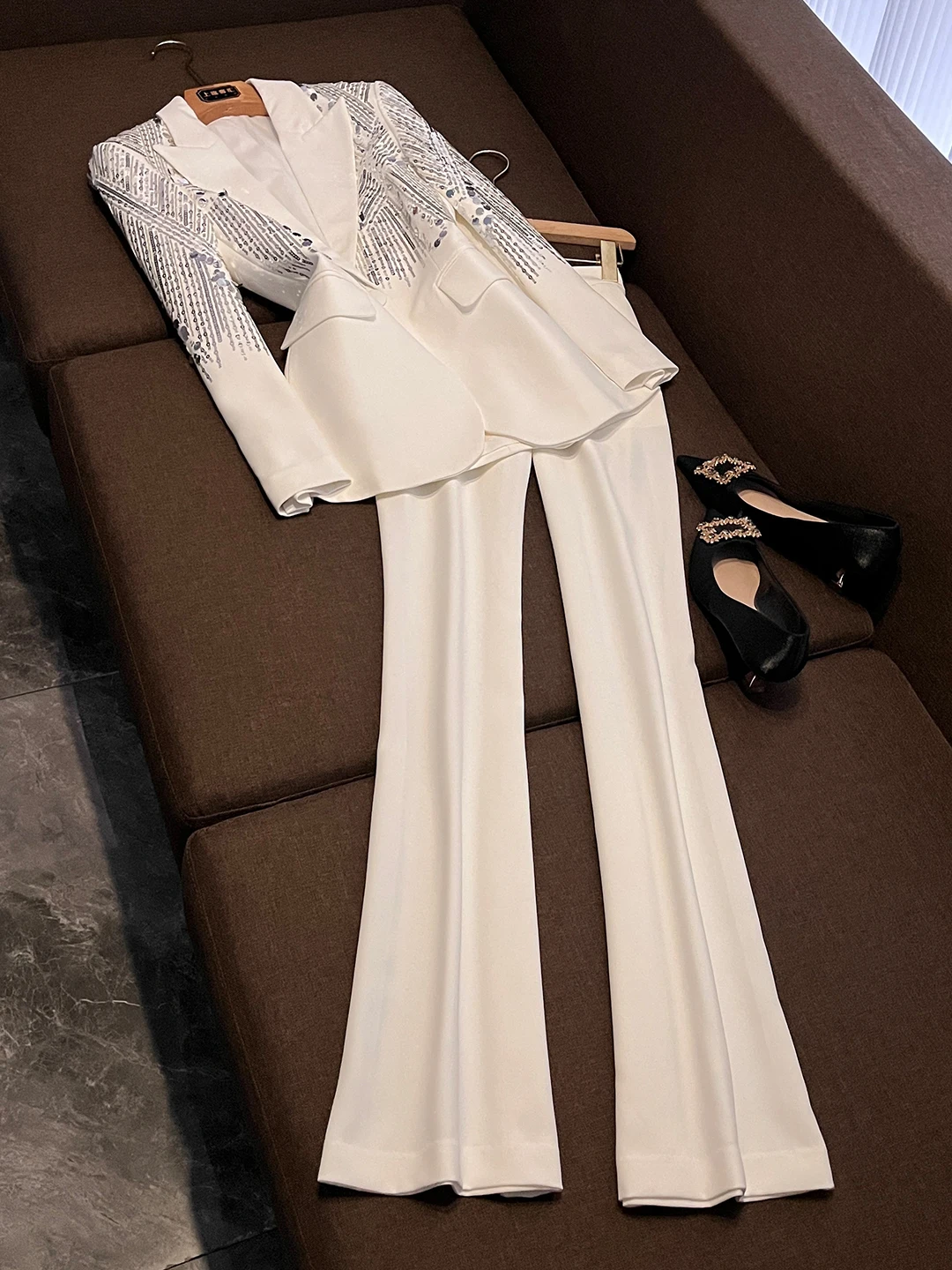 

Белый формальный зимний комплект из двух предметов с тяжелыми пузырьками и блестками, костюм с длинными брюками, профессиональный A22488, женский ансамбль Faion