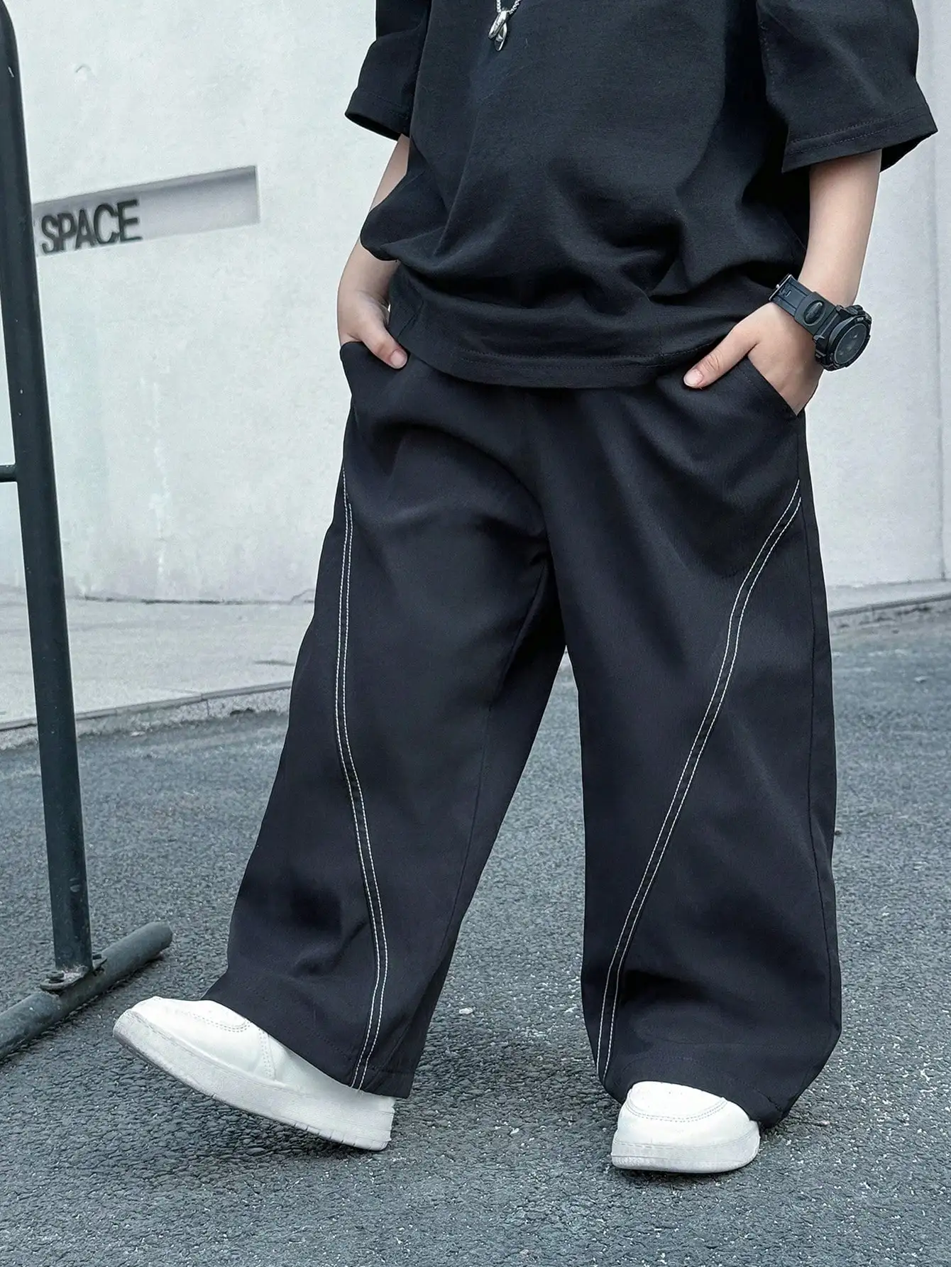 

Черные свободные тканые брюки с контрастной строчкой для мальчиков, повседневная одежда