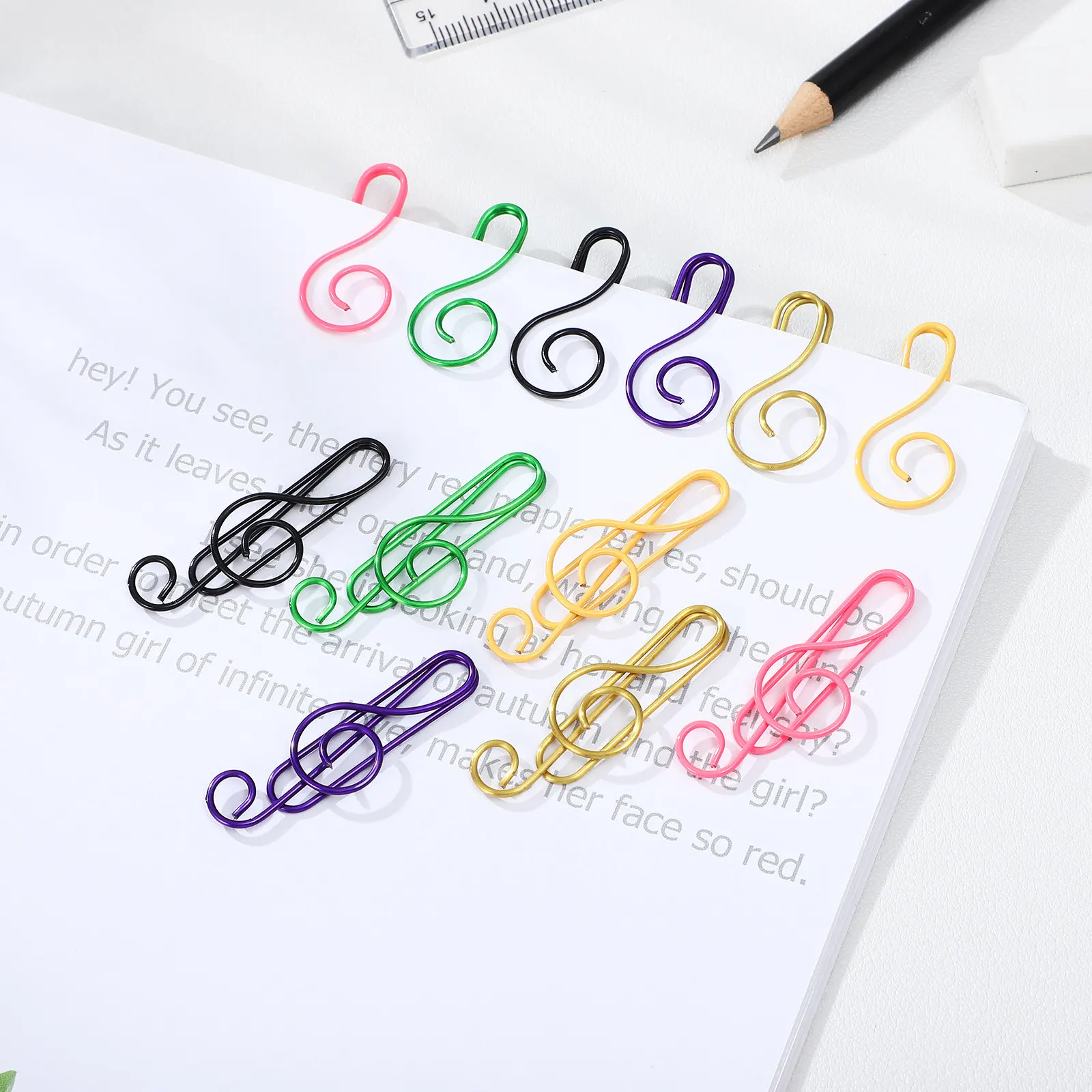 

100 шт. цветных скрепок для бумаги в форме музыкальных нот, с ПЭТ-покрытием, железные, для офиса, фотографий, файлов, заметок, декора, подарков