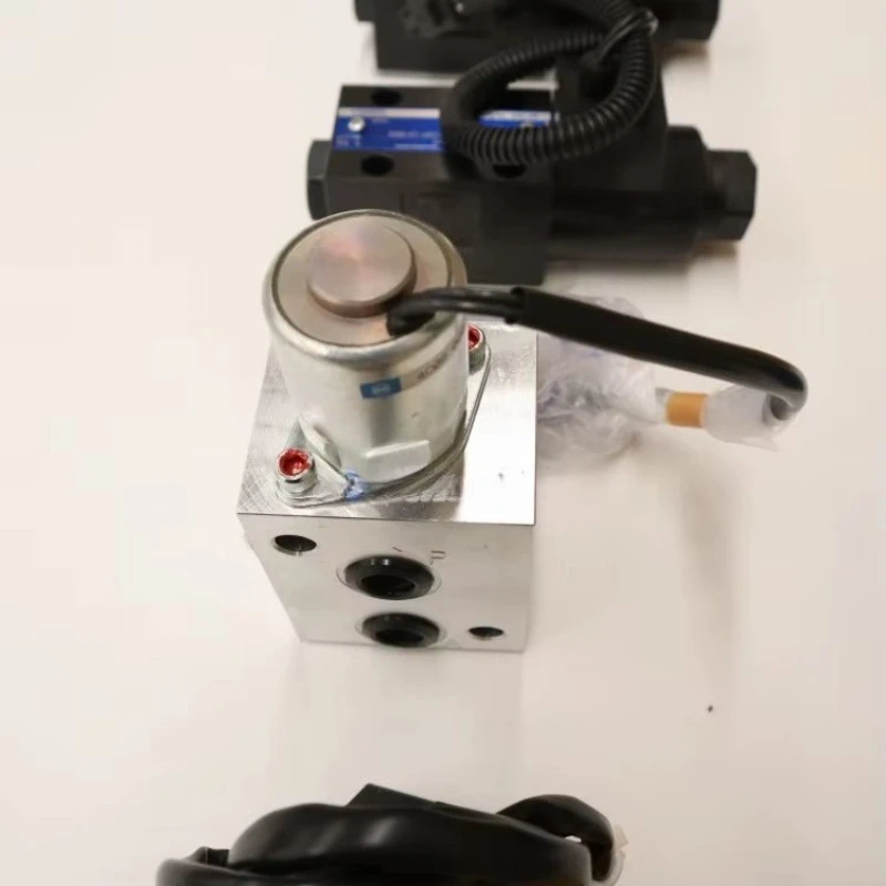 Solenoid Valve Clutch Valve Part Number for Wheel Loaders WA150-5 WA200-6 417-18-3111 1 4171831111 Fast Delivery