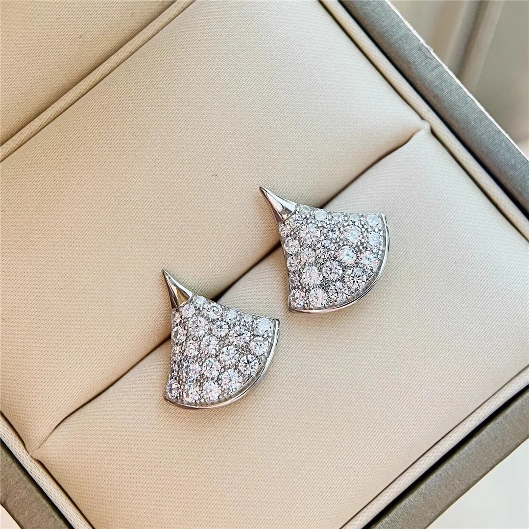 

Small skirt fan-shaped full diamond earrings made of pure silver for girls, simple, fresh, cute, exquisite and luxurious