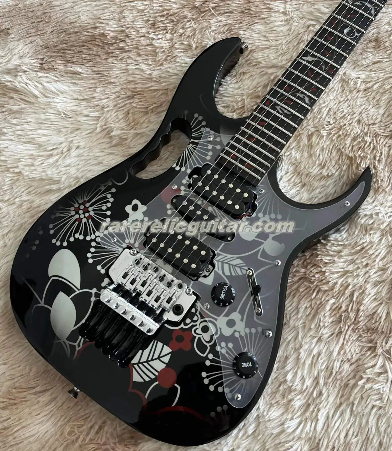 

Rare 77FP2 Flower Floral Pattern 2 Steve Electric Guitar Tree of Life inlay Floyd Rose Tremolo Locking Nut Monkey Grip Lion Clay