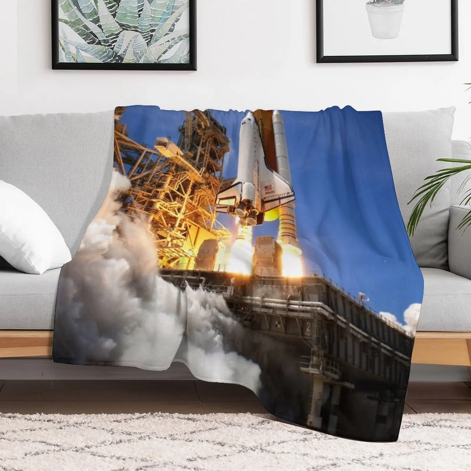 SPACE SHUTTLE ATLANTIS LAUNCH Throw Blanket Vintage Bed linens Shaggy Blankets