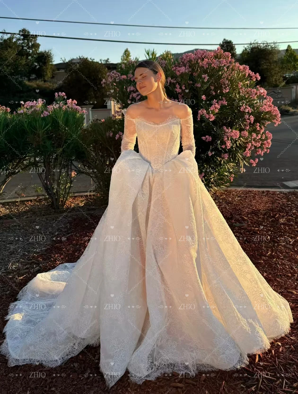 ZHIO Princess Ivory Lace Royal Train Wedding Dress Sweetheart Off Shoulder Draped Fluffy Bridal Gown Customized Robe De Mariée