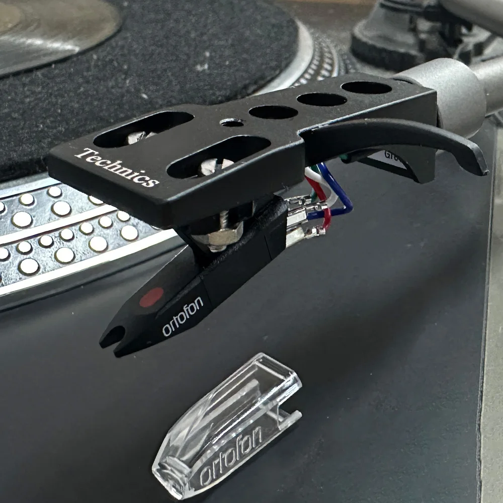Reloop Ortofon OM 5E Moving Magnet DJ Cartridge Premounted on Turntable