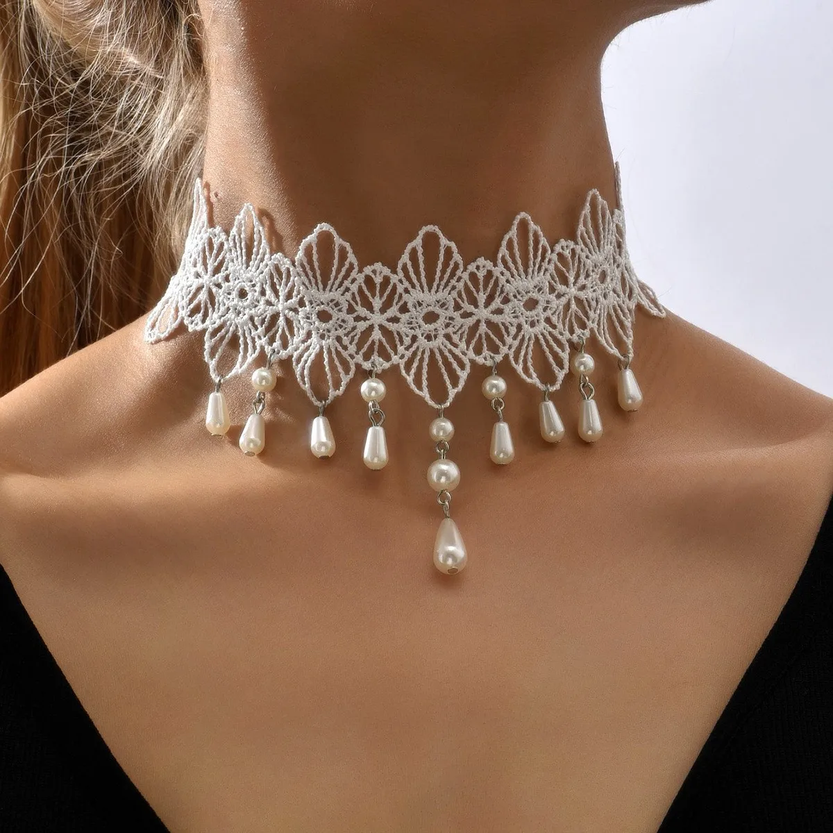 Variant: Tassel pearl choker 