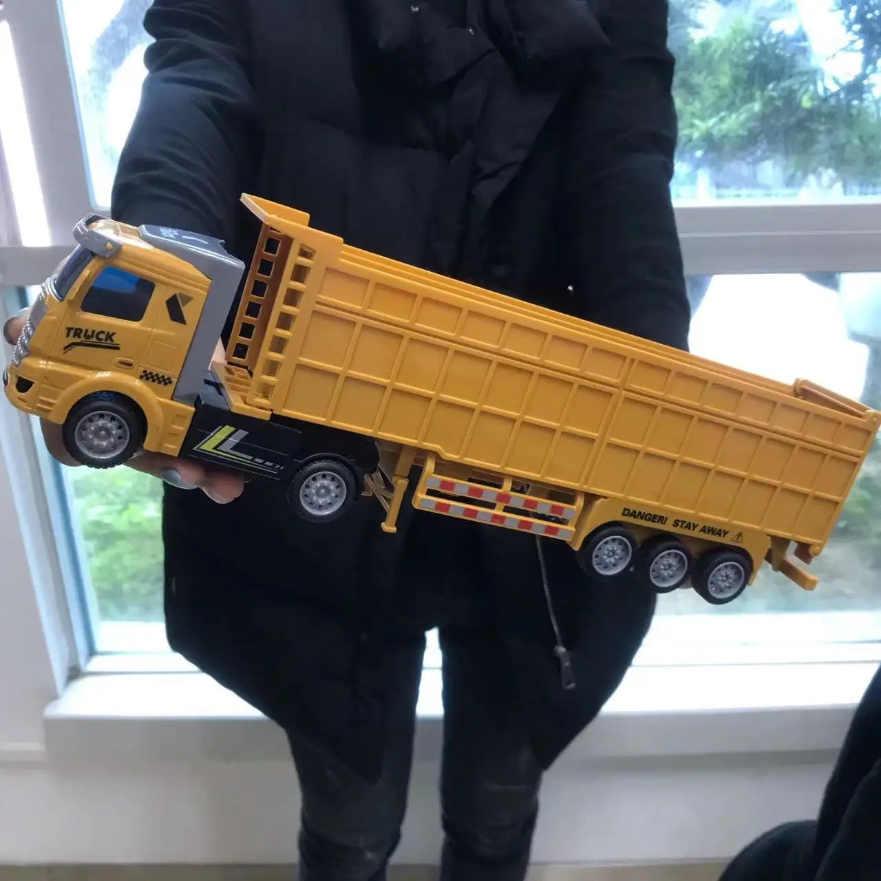 

Semi-trailer heavy-duty truck engineering dump truck transportation container truck tanker truck model boy gift