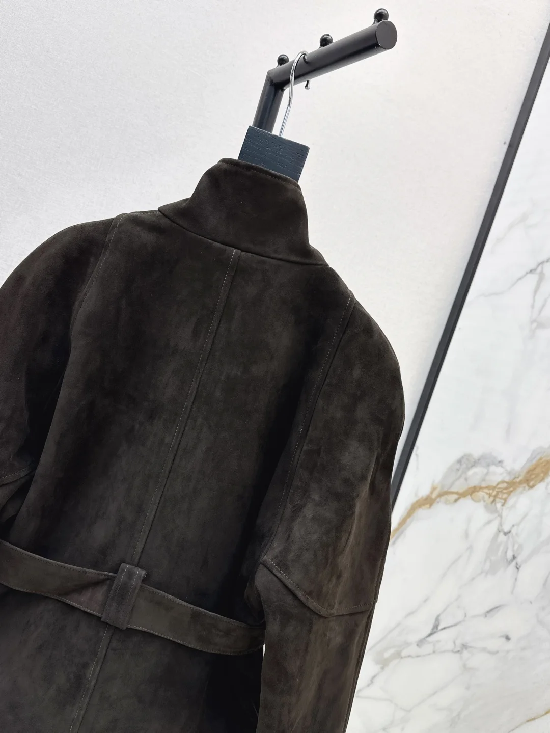 Wildlederjacke – stilvoll, schmal geschnitten, ultraweich, mühelos schick. 2025, Sommerfrauen, neu, heiß