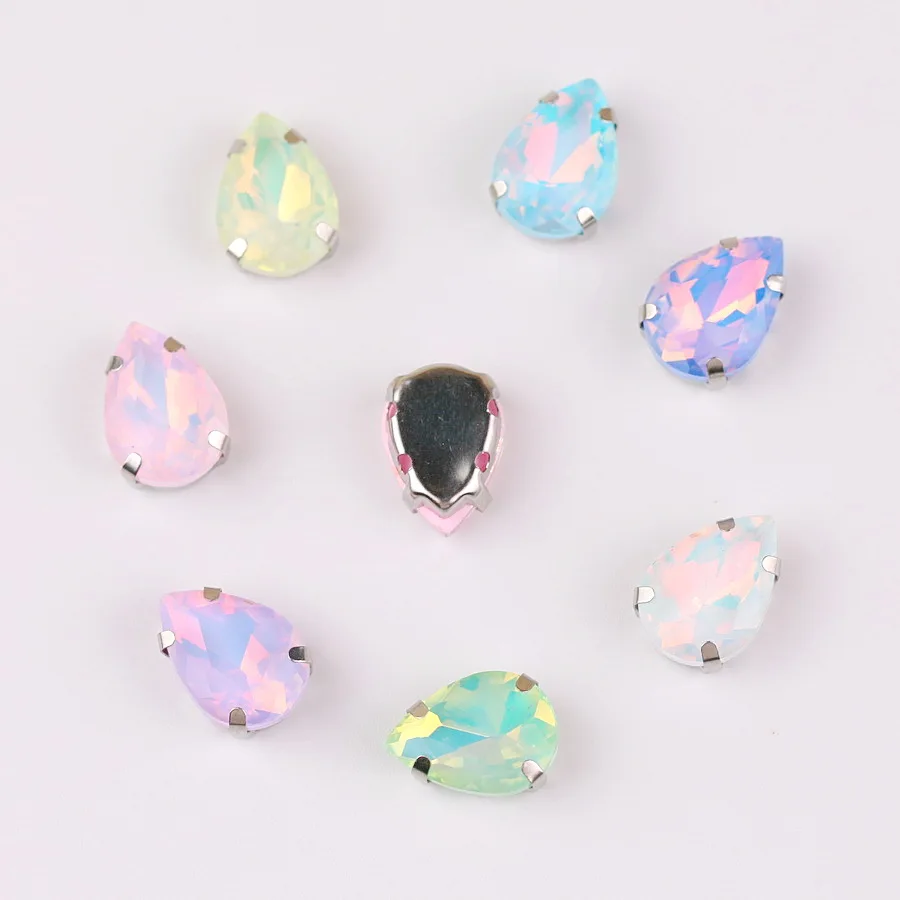 Wassertropfenförmige Opal-Glas-Kristalle mit silbernen Metallkrallenfassungen 10x14mm 13x18mm zum Aufnähen, Strass für Kleidung, DIY-Besatz – Detail 3