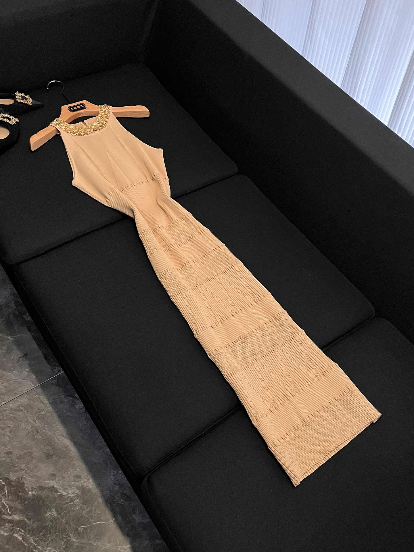 

Summer 2026 Commute Style Sleeveless Knitted Long Dress Women's Slim Fit Wrap around Vest High Waist City Commuting Fashion