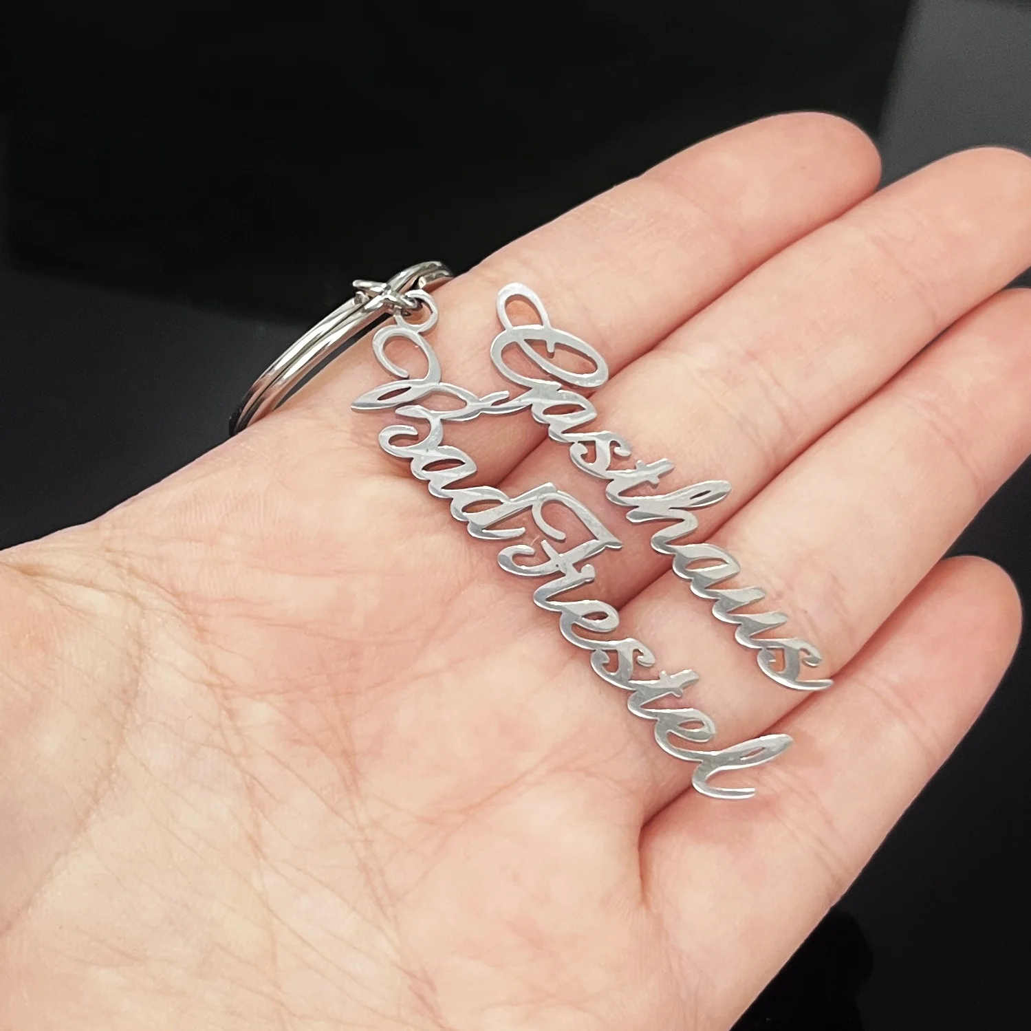 

Индивидуальный брелок с подвеской в виде имени, индивидуальный персональный брелок с ручным текстом из нержавеющей стали для женщин и мужчин, оригинальные подарки