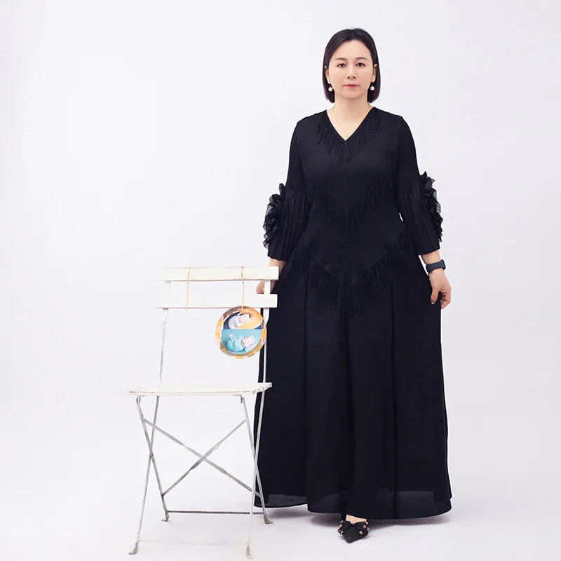 2024 Miyake Extra Long Pleated Dress Women Solid Color Hand-flowered Thick V-neck Mid-sleeve Plus Size Women\'s Robe Women