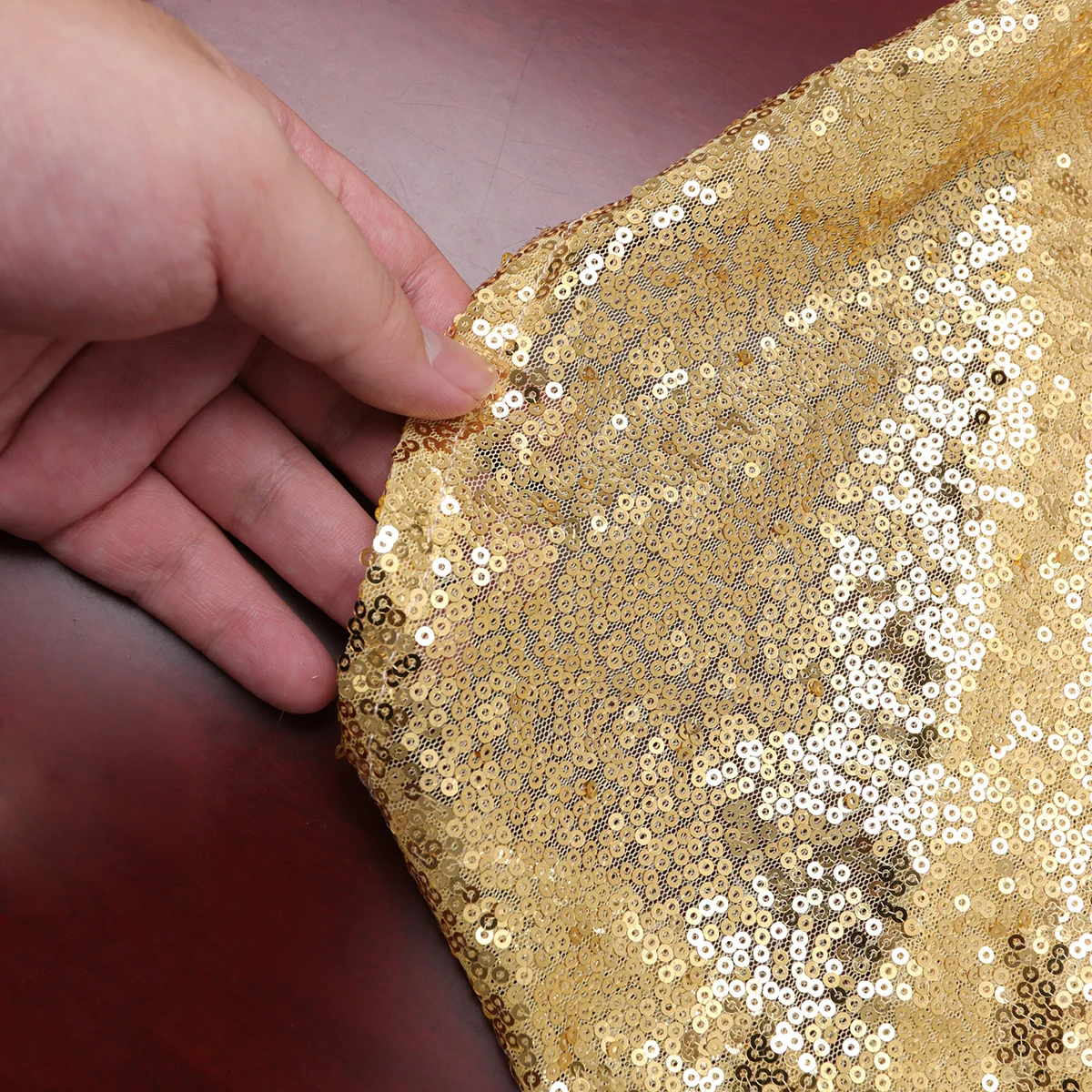 

Golden Sequin Tablecloth Round Shiny Table Cover Perfect for Wedding Banquet Event Decoration Sequin Table Cover