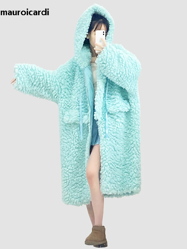 Mauroicardi Inverno Lungo Oversize Carino Dolce Kawaii Spessore Caldo Blu Spessore Caldo Fuzzy Soffice Cappotto di Pelliccia Sintetica Delle Donne con Cappuccio 2024