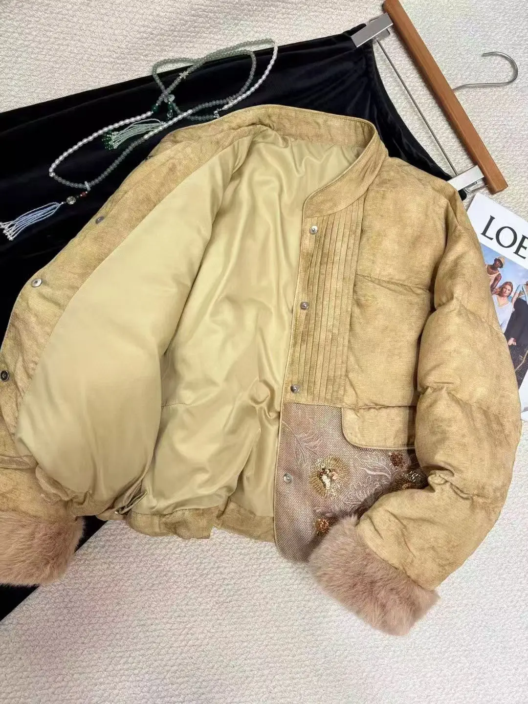 2025年冬の新作中華風婦人服 ビーズ付きリネンのおしゃれで暖かいダウンジャケット