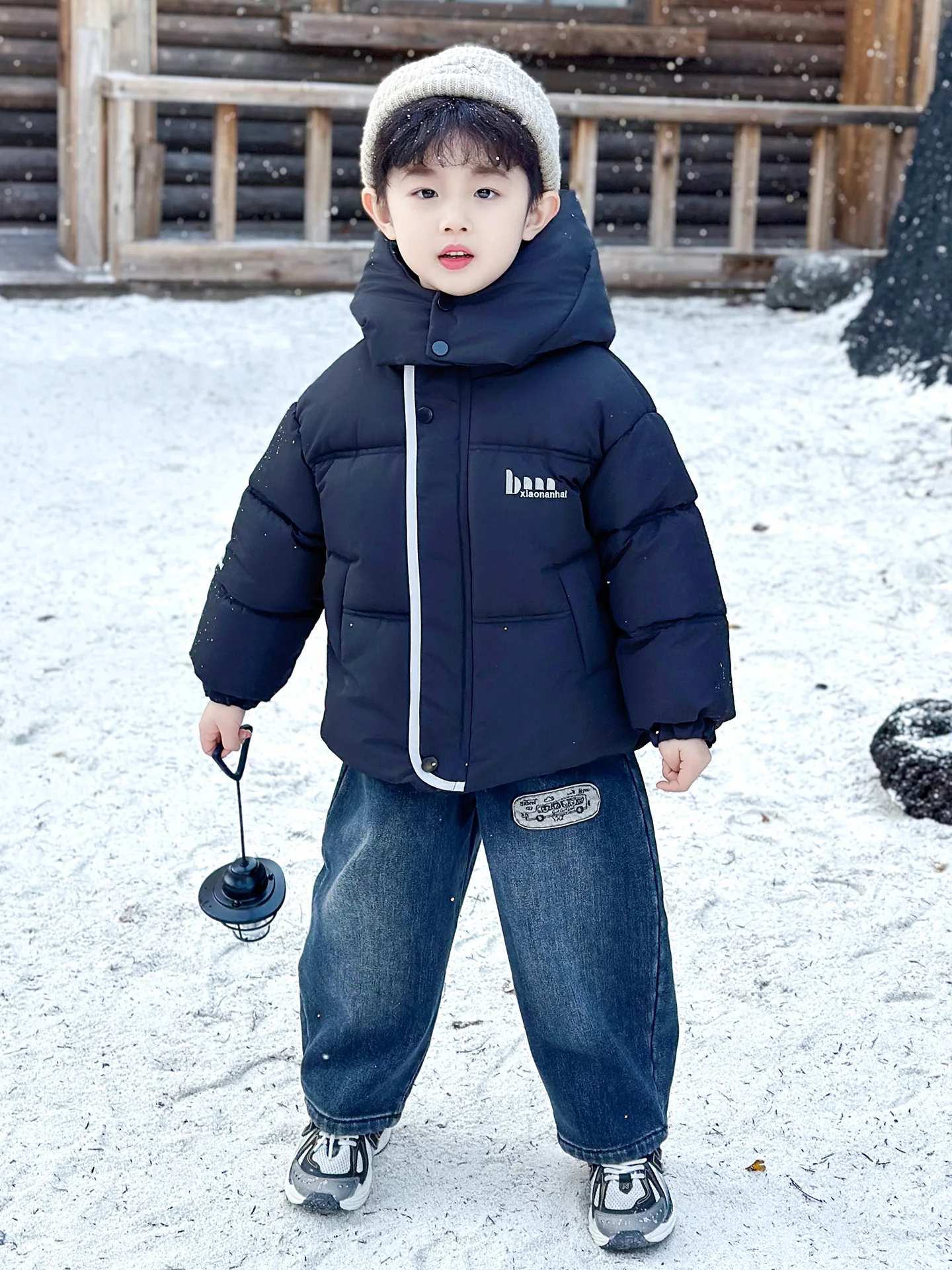

Boys Thiened down Cotton Jaet 2025 New Winter Youth Faionable Children's Padded Coat Baby Windproof Cotton Clothing