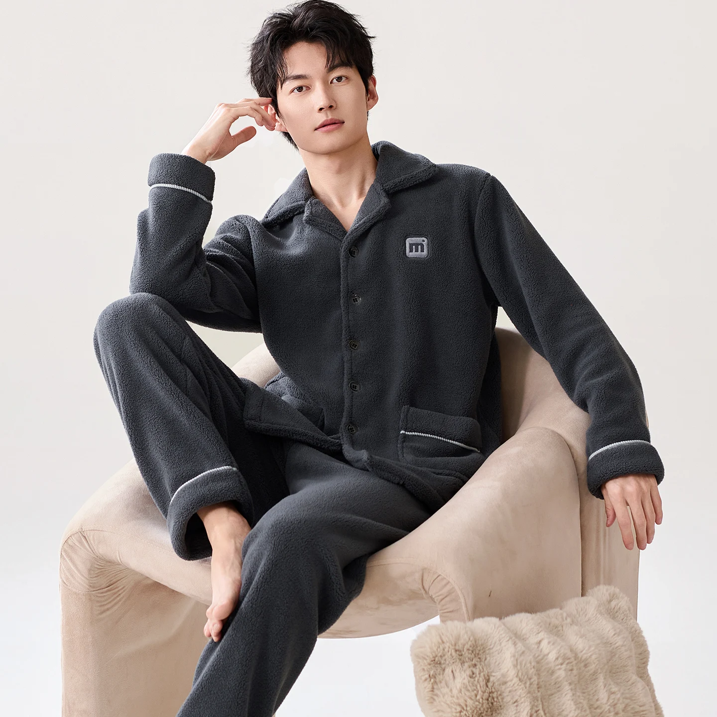 厚いサンゴフリースメンズパジャマセット秋冬プラスベルベット厚みのある長袖パジャマボタンナイトガウン暖かいラウンジウェア