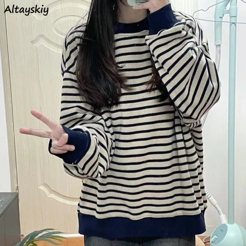 Sweatshirts Women Autumn Winter Casual All-match Striped O-neck Tops Baggy College American Retro Age-reducing College Unique