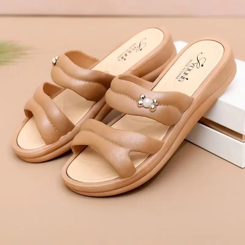 

Women Flat sole Waterproof One Word Slippers Summer New Soft Sole Non Slip Light Home Slippers Outdoor Beach Slippers Sandals