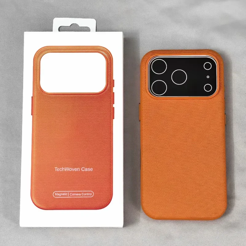 Luxuriöse, offizielle Technologie-Stoffhülle mit Magnetfunktion für iPhone 18 Pro, 17 Pro Max, kompatibel mit MagSafe, Original-Technologie, strukturierte Rückseite. – Detail 15