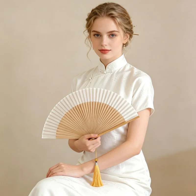 Vintage Chinesischer Bambus-Seiden-Faltfächer mit Goldener Quaste Eleganter Handfächer für Frauen Hochzeitsdekoration Cosplay Tanz Heimdekoration – Detail 3