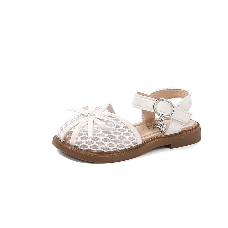 Sandały dziecięce dla dziewczynek na lato 2025, nowa moda, styl koreański, miękka podeszwa, antypoślizgowe, uniwersalne, słodkie buty księżniczki z kokardką.