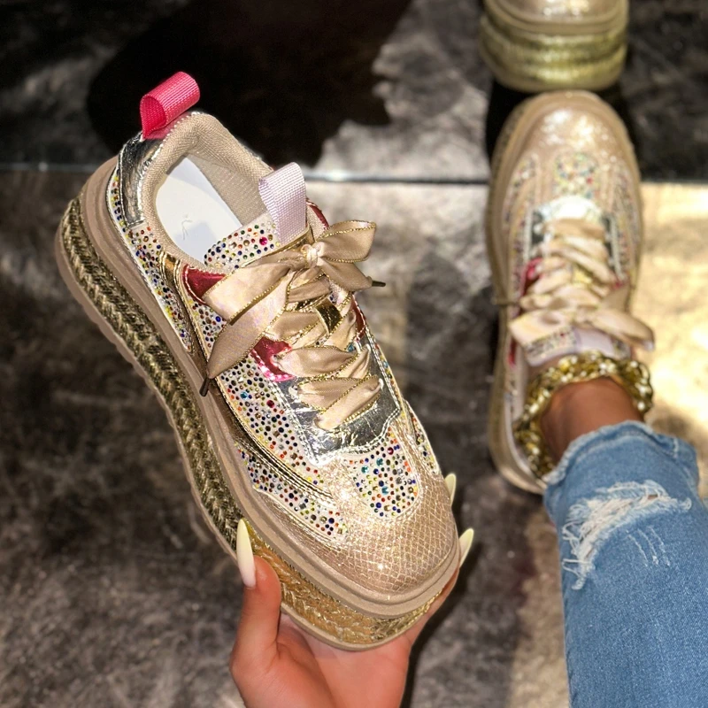 

Высококачественная удобная, противоскользящая и дышащая женская спортивная и повседневная обувь со шнуровкой и стразами на толстой подошве с цветными блоками