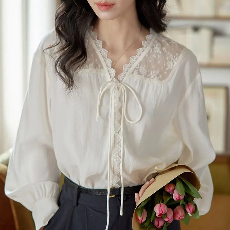 

V-neck Lace Lace Up Patchwork Lace Shirt For Women 2025 Spring And Autumn Long Sleeved Design Stylish And Stylish Top