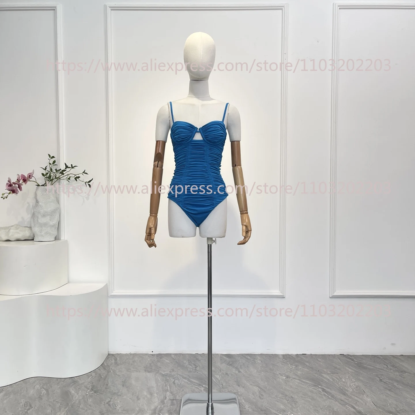 

Sexy Green Halter Backless High Leg One Piece Swimsuit