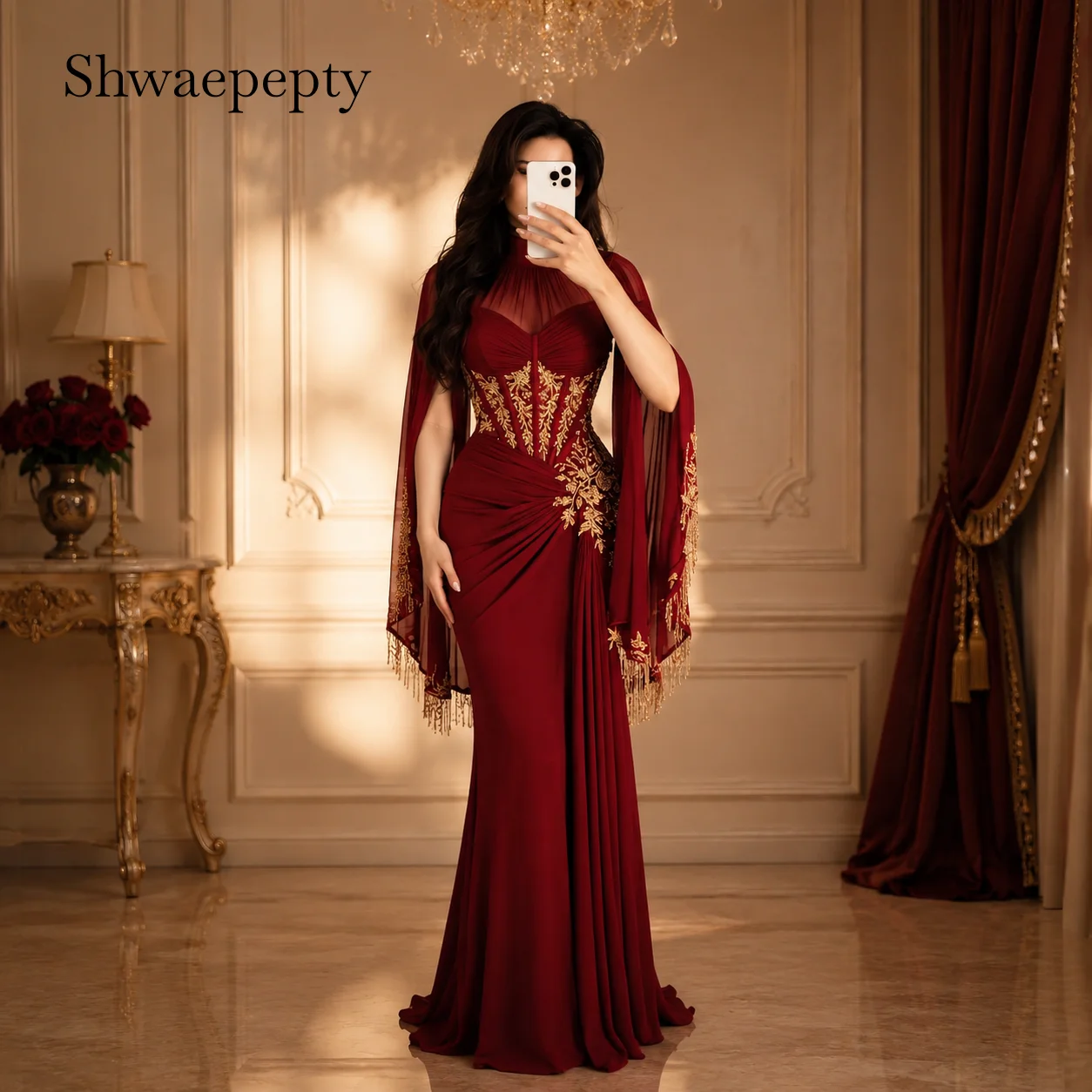 Elegantes burgunderrotes Meerjungfrauen-Abschlussballkleid mit Cape-Ärmeln, goldener Spitzenapplikation, drapiert, bodenlang, formelles Abendkleid, maßgeschneidert