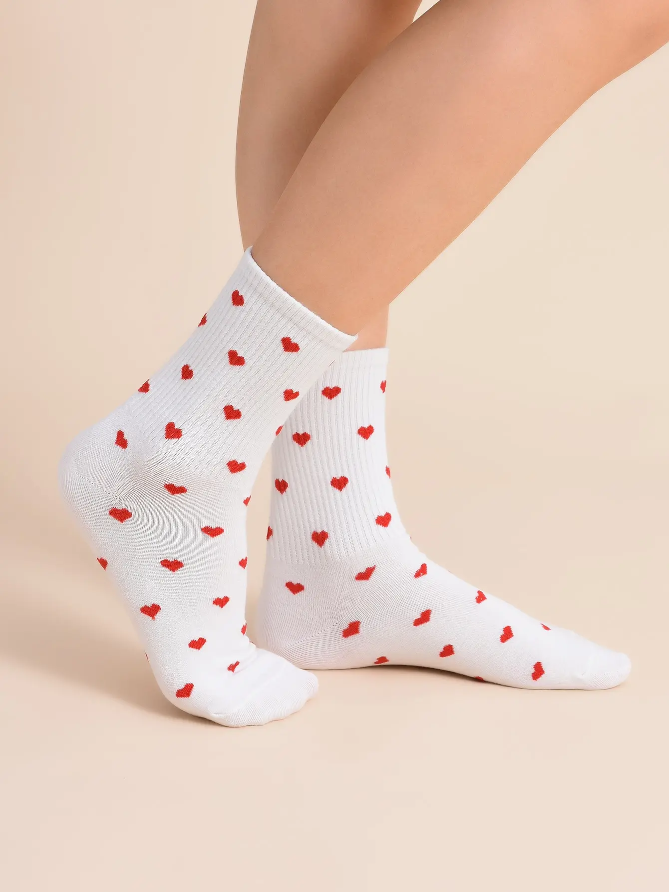 2 Pairs Women Middle Stockings Set Red Heart Pattern in White Socks  Fashion Breathable For Female Casual Style