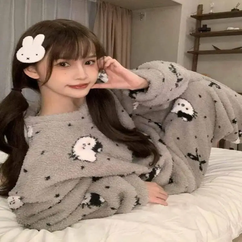 두꺼운 플리스로 따뜻함을 유지하는 산리오 캐릭터 헬로키티 반 플란넬 잠옷 여성용 귀여운 만화 캐릭터 KT 고양이 홈웨어 세트