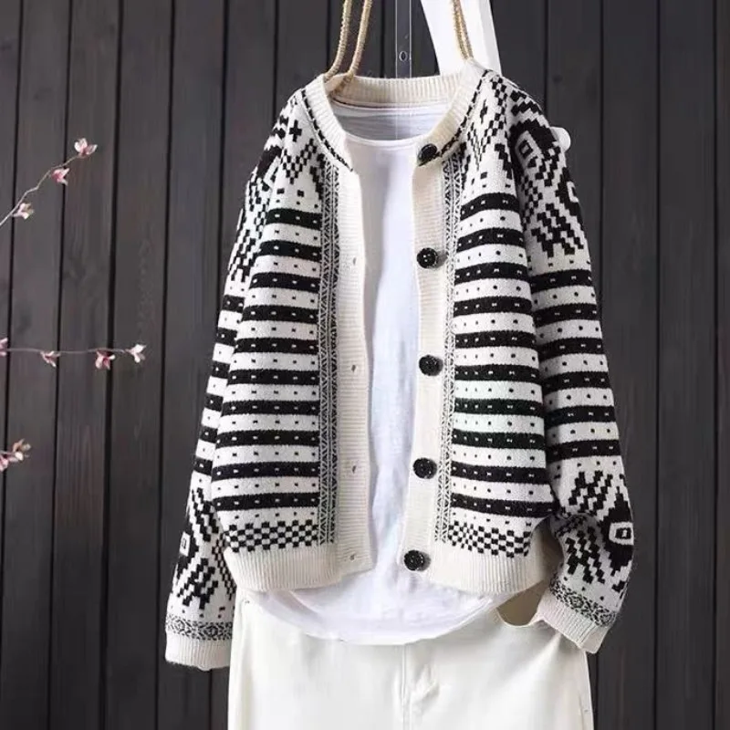 

Autumn New One-Size-Fits-All Artistic Casual Color-Block Striped Round-Neck Knitted Cardigan Women's Slimming Sweater