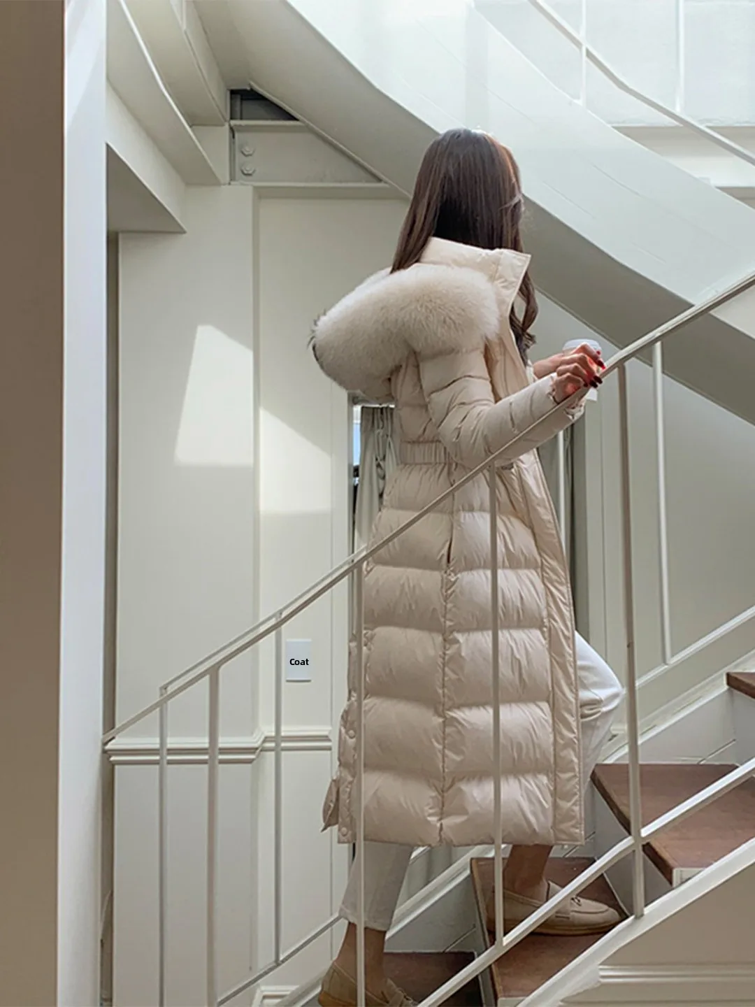 

Женская удлиненная утепленная пуховая куртка с большим меховым воротником, модная зимняя модель с высокой талией, теплая, с наполнителем из белого утиного пуха