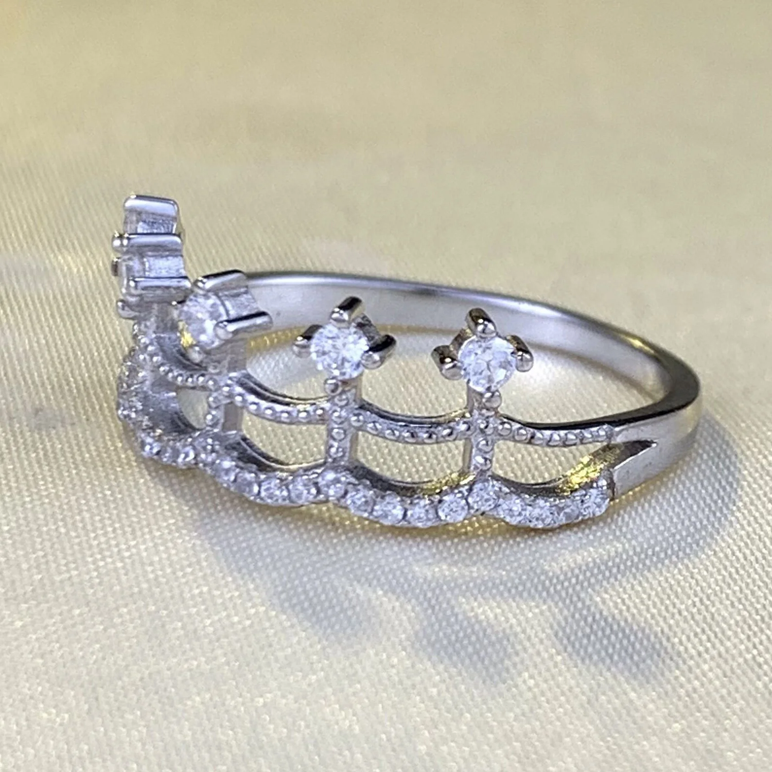 Cincin rok renda perak S925 baru 2024 untuk wanita, segar dan populer di Eropa dan Amerika, cincin desain gaya Instagram, kecil