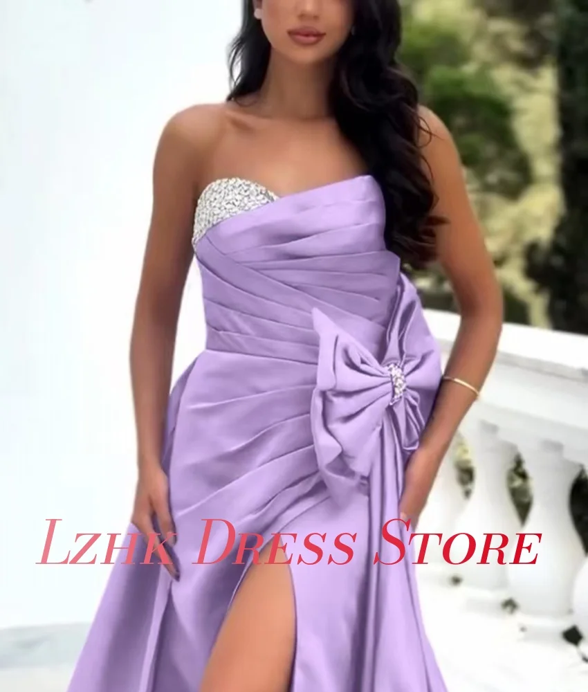 Gaun Malam Berjenjang Busur 3D Kristal A-Line Satin Seksi Kustom Gaun Prom Panjang Selantai Sayang Tanpa Lengan Kualitas Tinggi