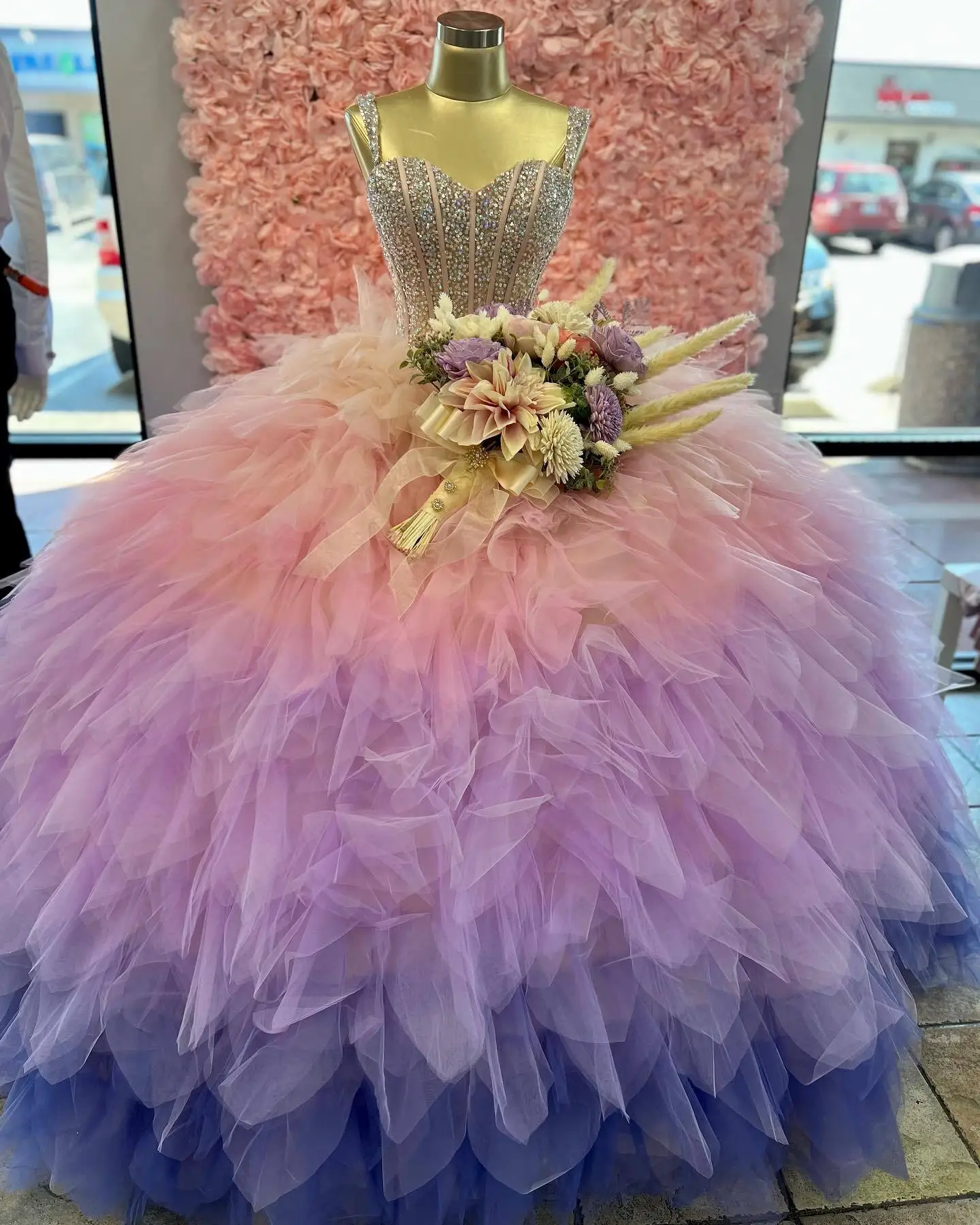 Pink Princess Quinceanera Dresses 2024 Sweetheart Beads Crystal Ball Gown Sweet 16 Party Dress Girl Birthday Gowns