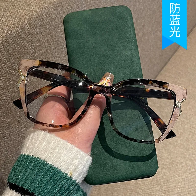 【セール中】ファッショントレンディな女性眼鏡新しいスタイル抗青色光女性のメガネヨーロッパアメリカ眼鏡フレーム